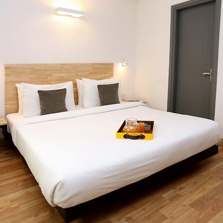 Oyo Townhouse 012 Kaushambi Metro Ghaziabad Hotel Ngoại thất bức ảnh