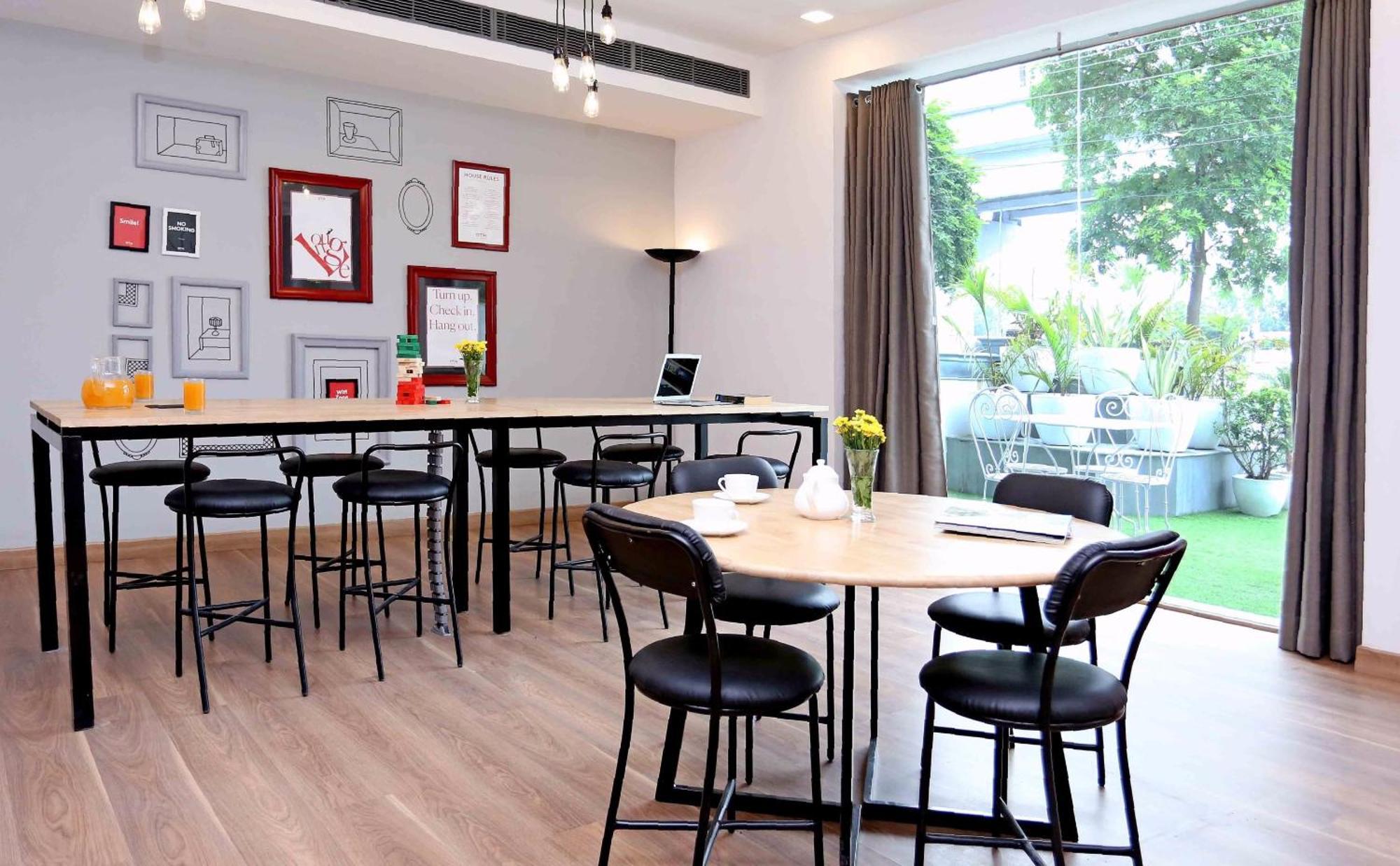 Oyo Townhouse 012 Kaushambi Metro Ghaziabad Hotel Ngoại thất bức ảnh