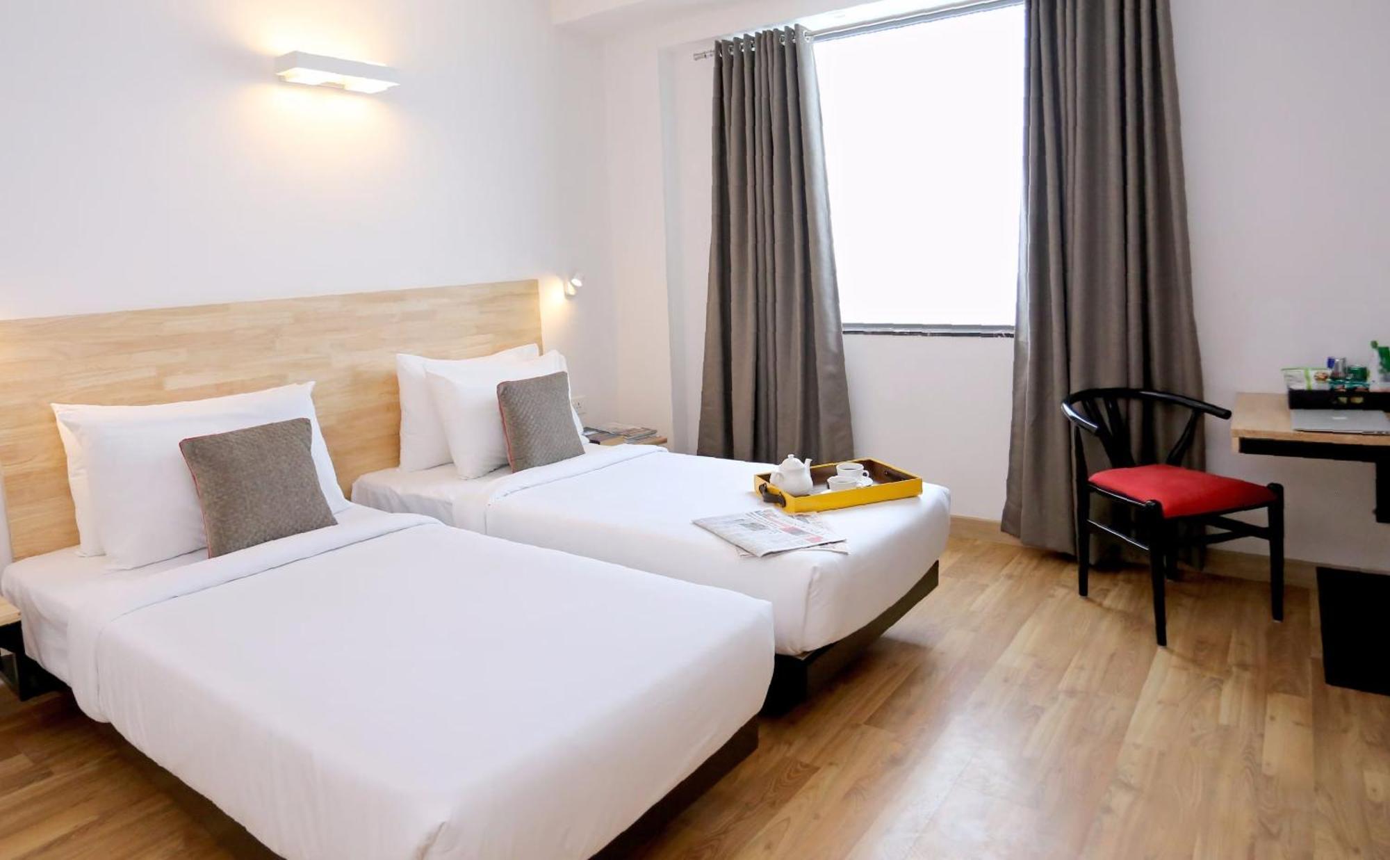 Oyo Townhouse 012 Kaushambi Metro Ghaziabad Hotel Ngoại thất bức ảnh