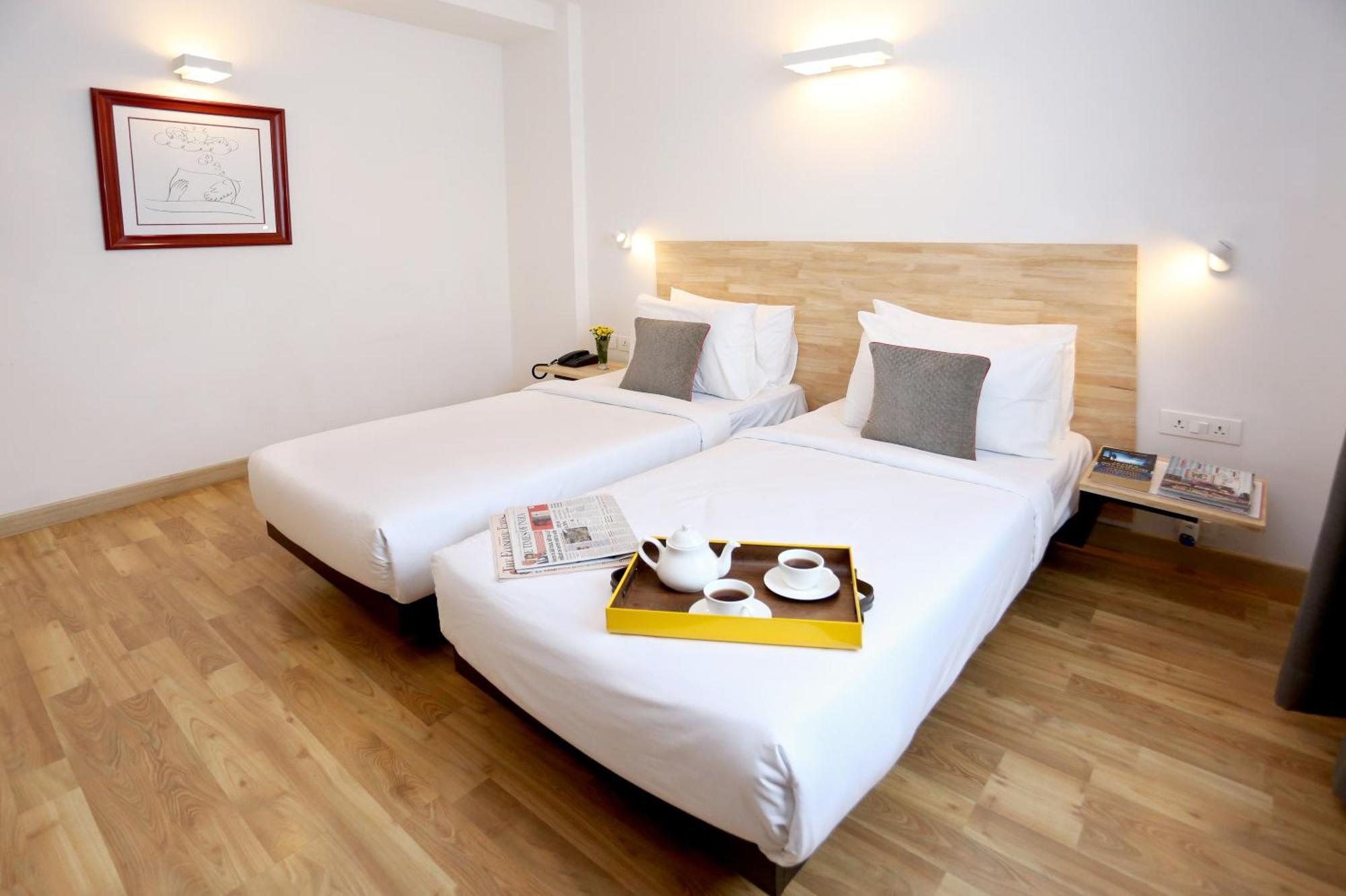 Oyo Townhouse 012 Kaushambi Metro Ghaziabad Hotel Ngoại thất bức ảnh
