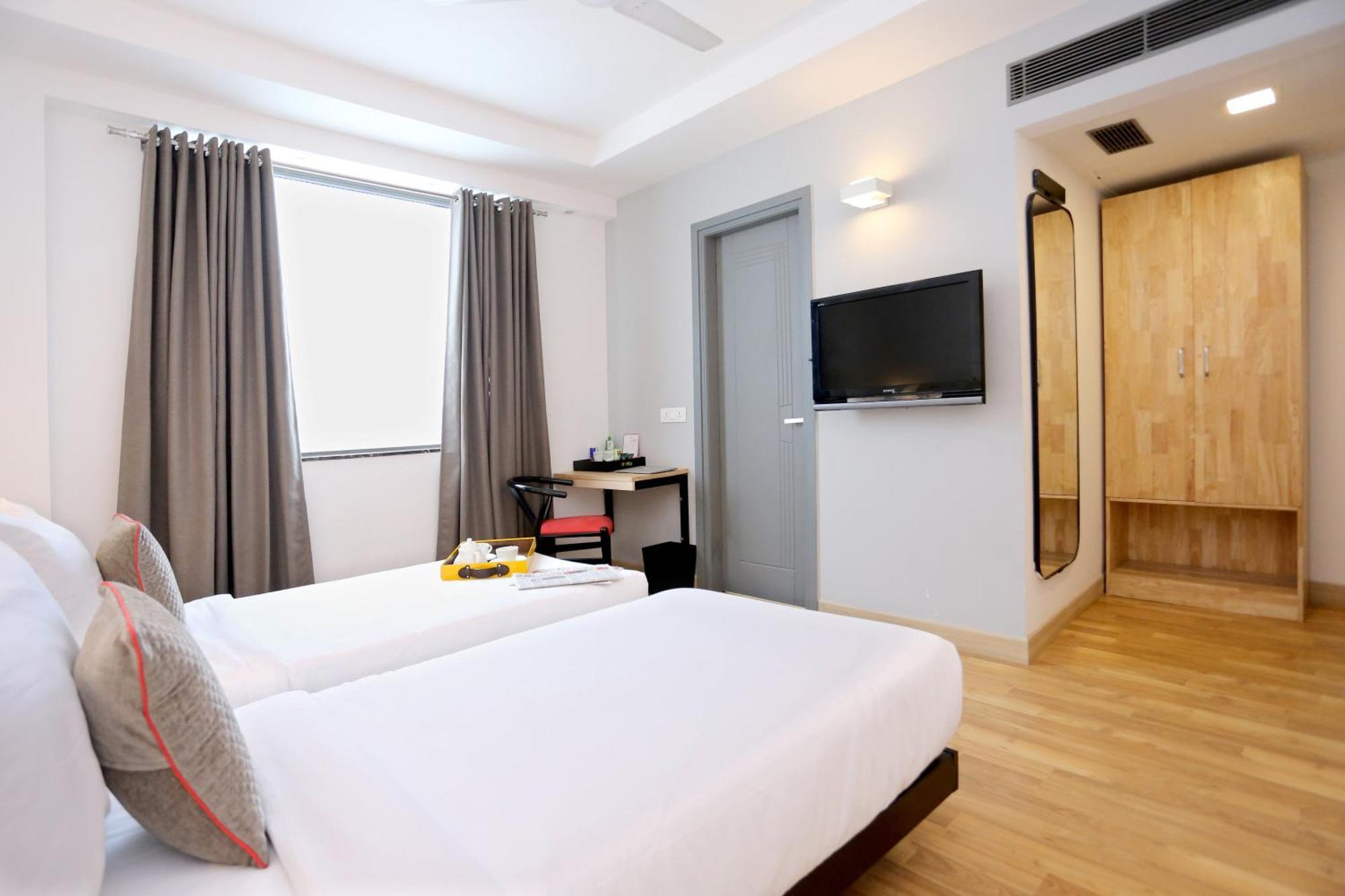 Oyo Townhouse 012 Kaushambi Metro Ghaziabad Hotel Ngoại thất bức ảnh