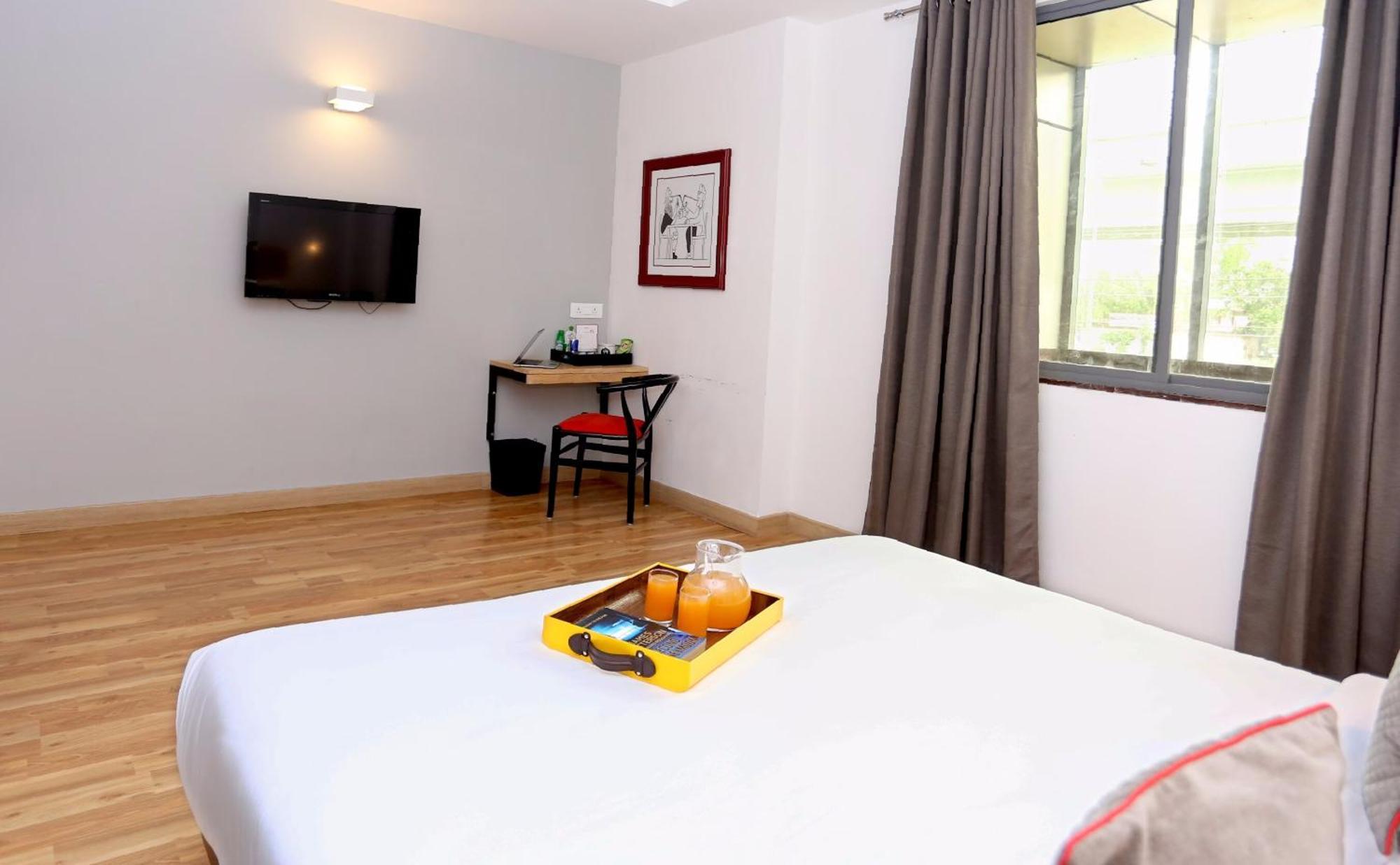 Oyo Townhouse 012 Kaushambi Metro Ghaziabad Hotel Ngoại thất bức ảnh
