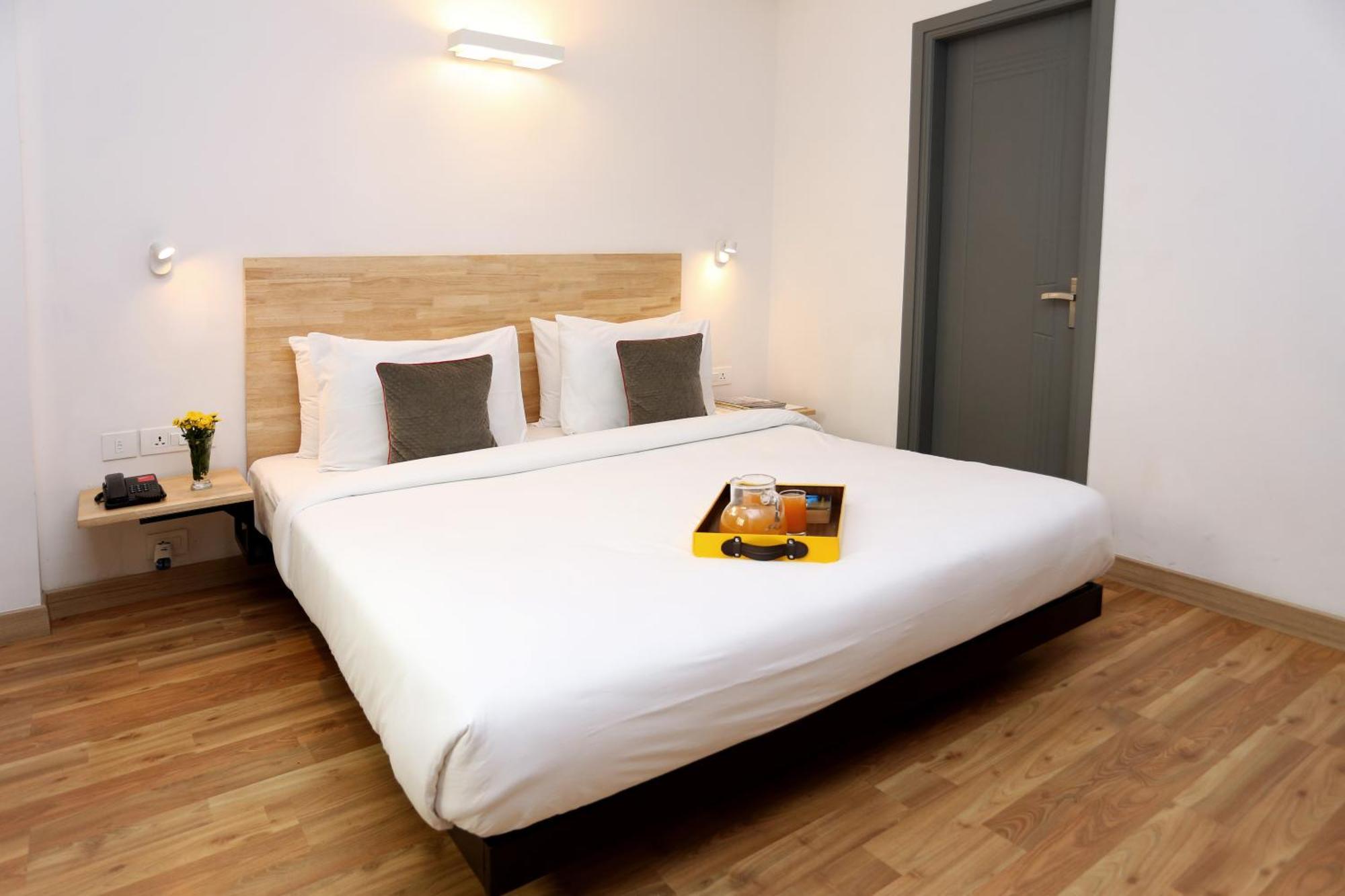 Oyo Townhouse 012 Kaushambi Metro Ghaziabad Hotel Ngoại thất bức ảnh