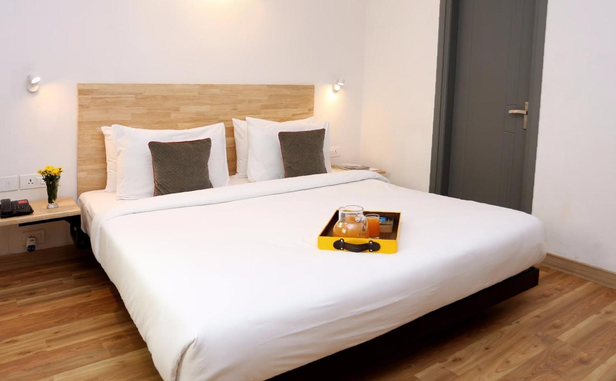 Oyo Townhouse 012 Kaushambi Metro Ghaziabad Hotel Ngoại thất bức ảnh