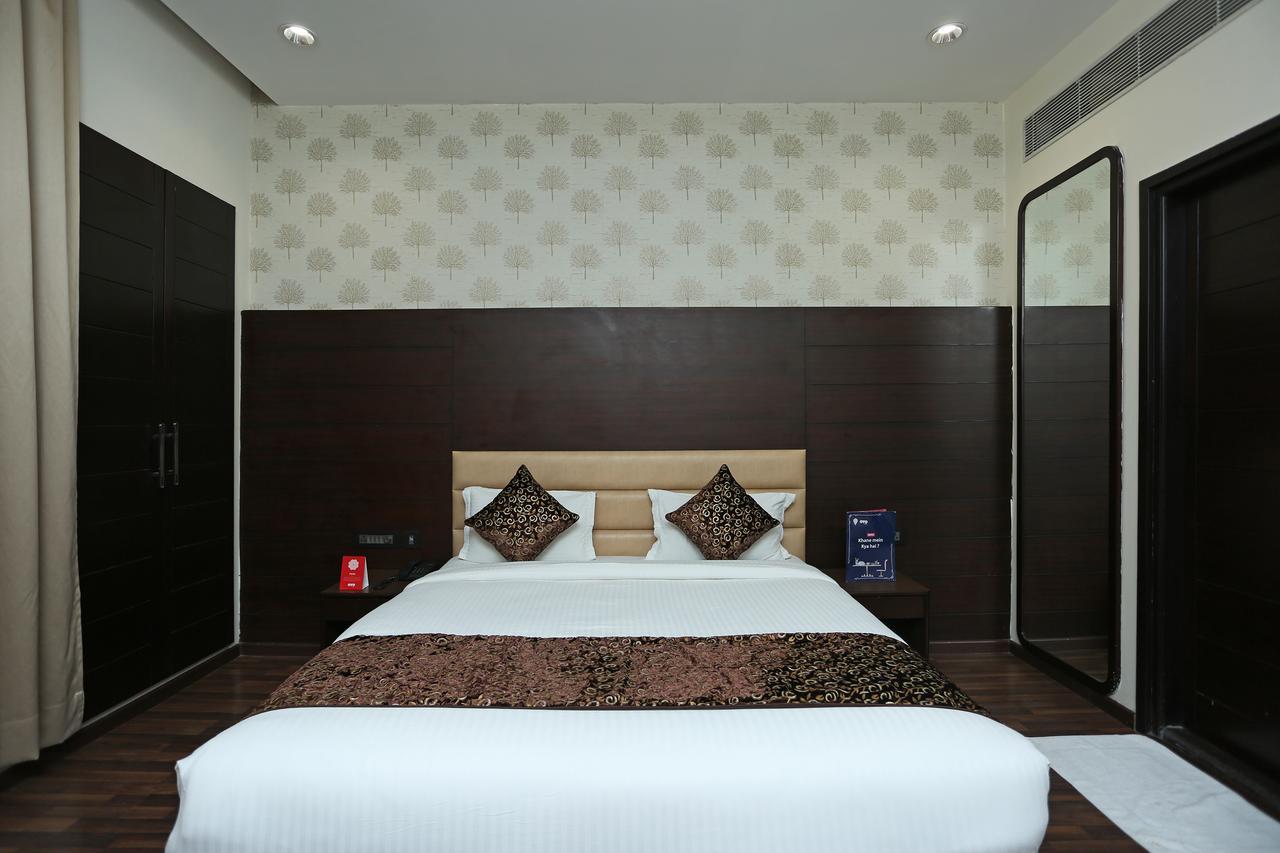 Oyo Townhouse 012 Kaushambi Metro Ghaziabad Hotel Ngoại thất bức ảnh